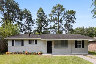 Building Photo - Large 3BR/1BA Eastside Savannah Home For Rent