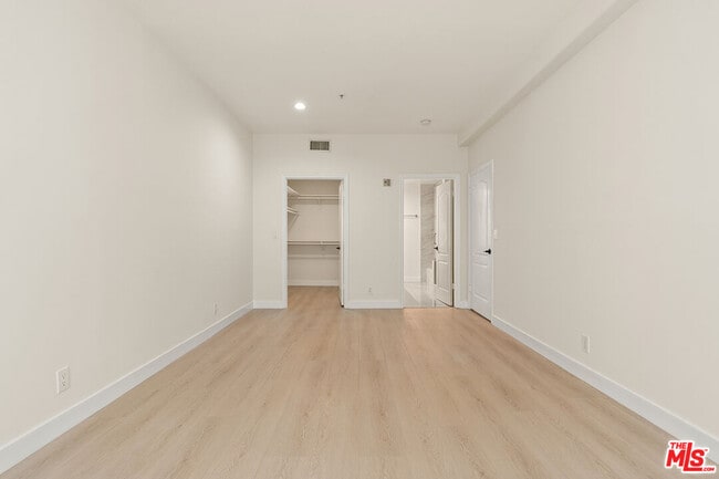 Building Photo - 1315 S Saltair Ave