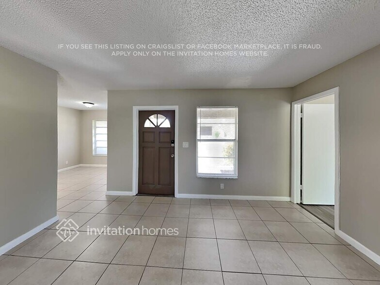 Building Photo - 9350 NW 35th Manor