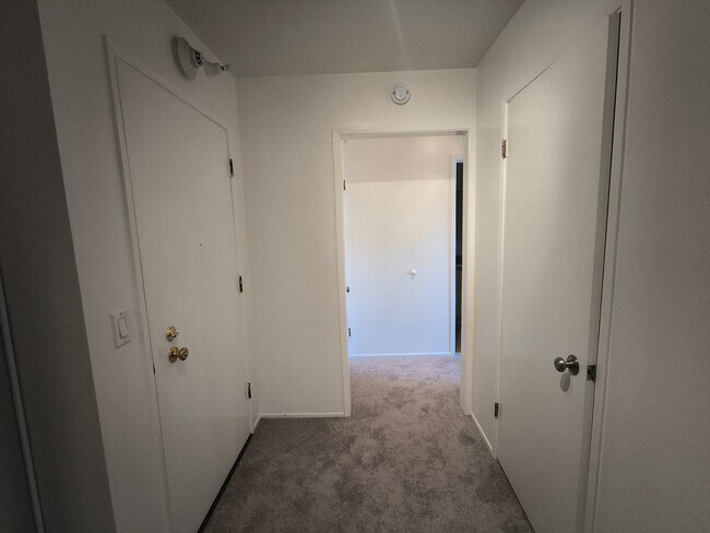 Building Photo - TOP FLOOR 1BD/1BATH Condo Available For Rent at the Watergate Community in Emeryville!!!!