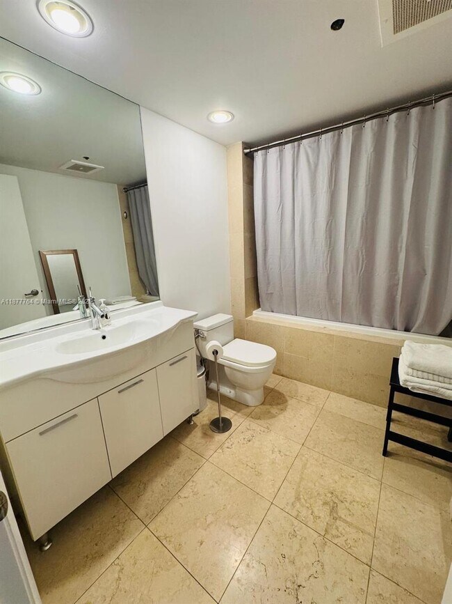 Building Photo - 475 Brickell Ave