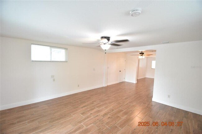 Building Photo - 417 Country Club Dr