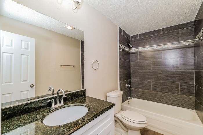 Building Photo - 305 Pebblebrook St