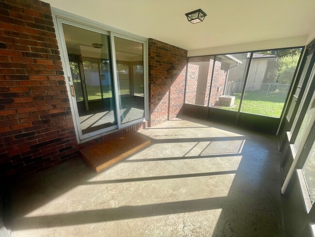 Building Photo - 3269 N Weller Ave