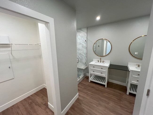 Building Photo - 1654 Lone Oak Trail