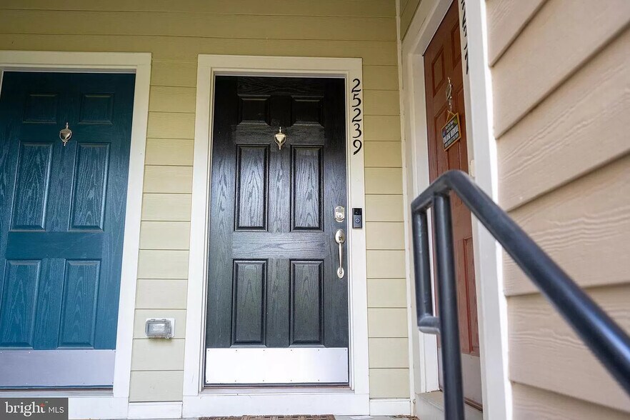 Building Photo - 25239 Laureldale Ter