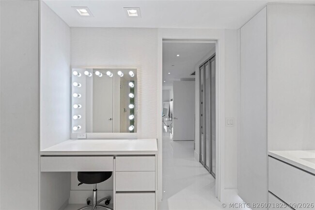 Building Photo - 5959 Collins Ave