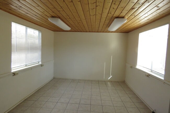 Building Photo - 7717 Victor Vista Ave