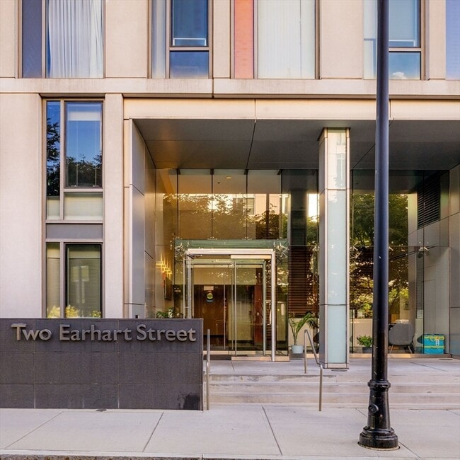 Building Photo - 2 Earhart St