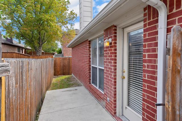 Building Photo - 1418 Deville Cir
