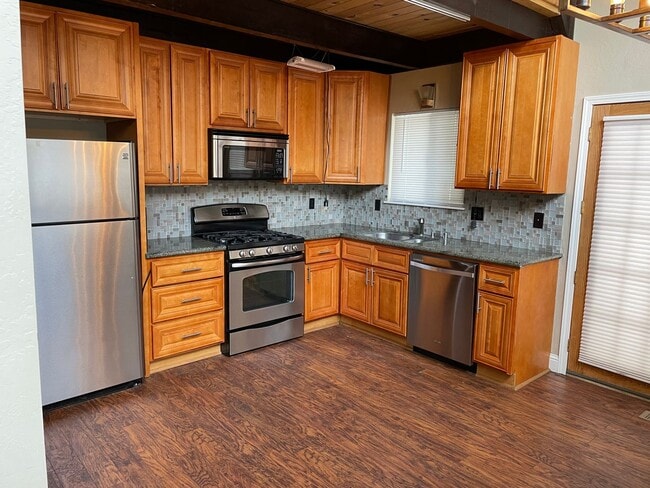 Building Photo - Montgomery Estates Chalet off Pioneer Trail