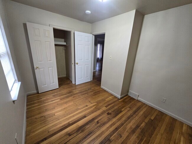Building Photo - 6109 Farmbrook St