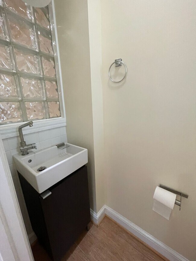 Building Photo - Charming 1928 Row Home for Rent with Modern Amenities — 3 Bedroom 2 Full Bath w/ 2 Half Baths, 2 ...