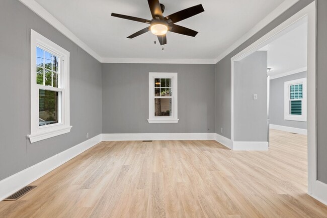 Building Photo - Heart of Mebane!