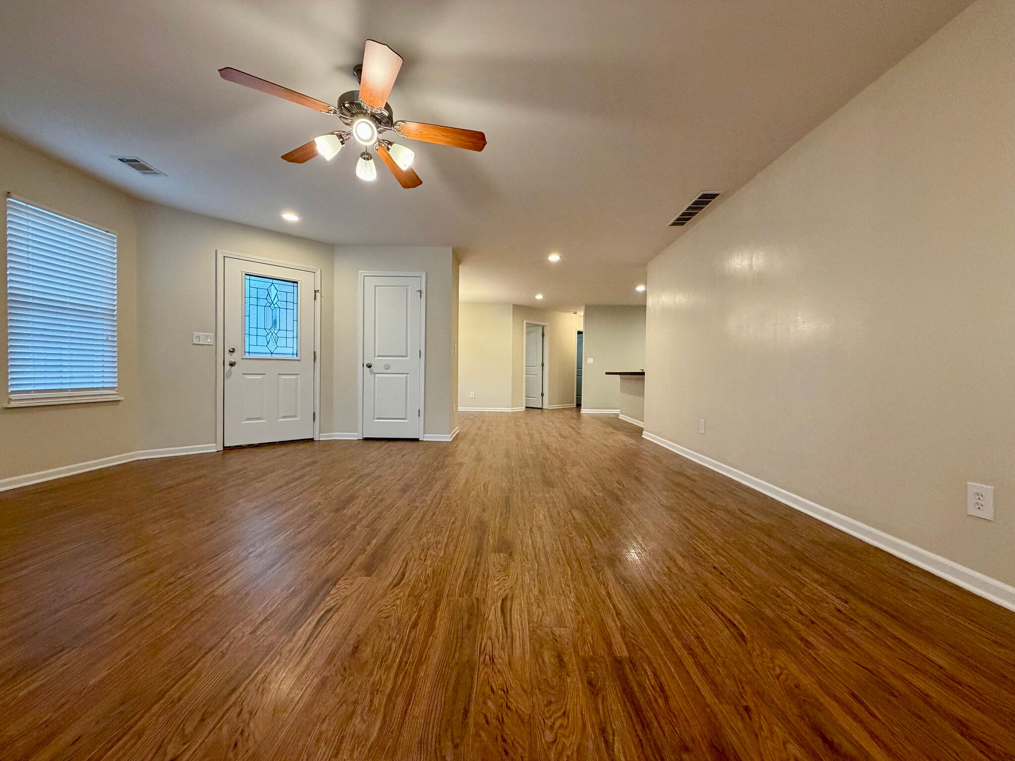 Building Photo - 10557 Maine Dr