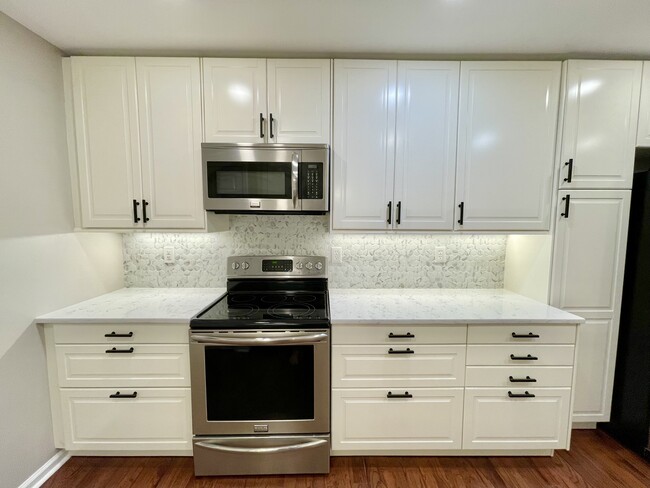 Kitchen - 3315 Weston St