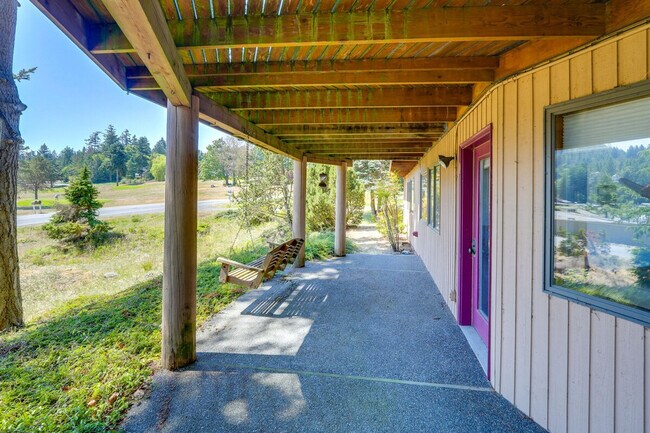 Building Photo - 902 Paiute Pl