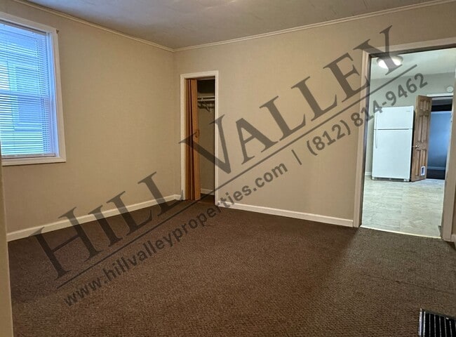 Building Photo - Three bedroom close to Downtown and ISU