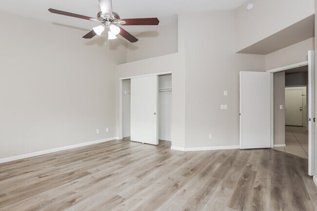 Building Photo - 1563 E Scott Ave