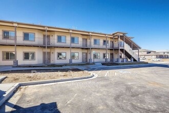 Building Photo - 658 Brookwillow Dr
