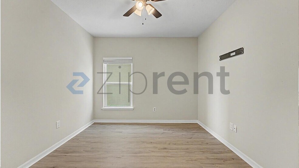 Building Photo - Unit