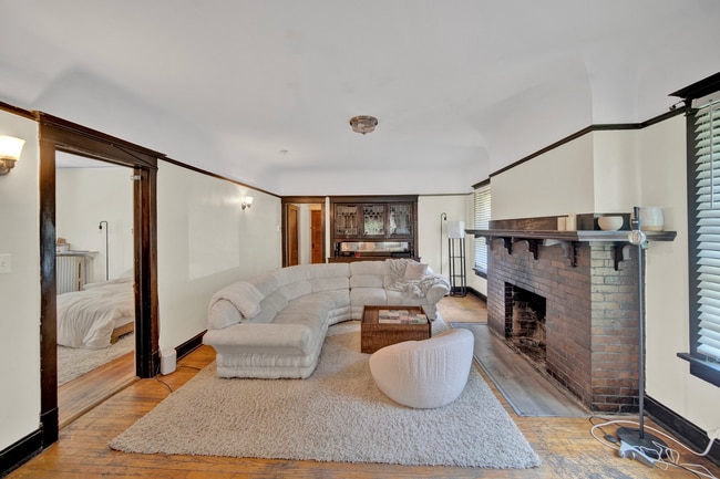 Building Photo - 826 Hamlin St