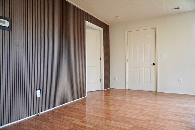 Building Photo - 405 W Main St