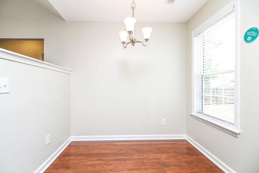Building Photo - 615 Zellwood Dr