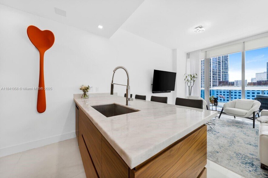 Building Photo - 200 Biscayne Boulevard Way