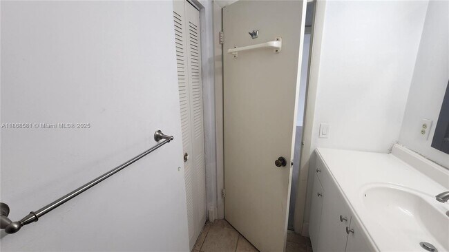 Building Photo - 7231 Miami Lakes Dr