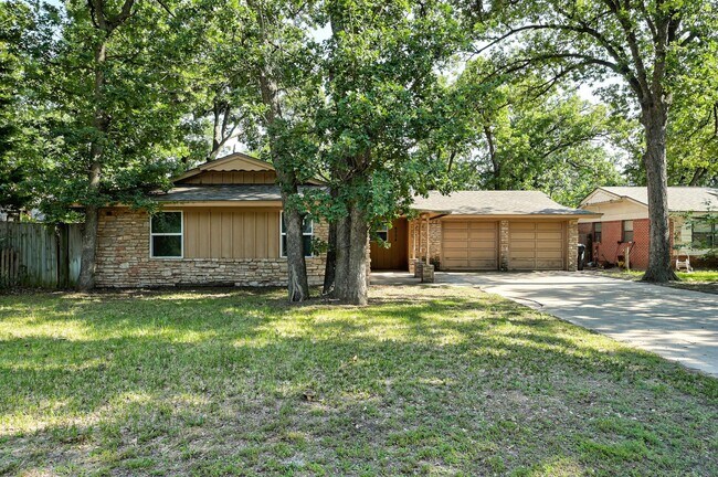 Building Photo - Charming 3-Bed, 1.5-Bath Home with 2-Car Garage Near NW 23rd & MacArthur
