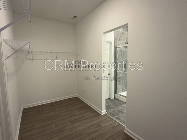 Building Photo - 3242 Somers Dr