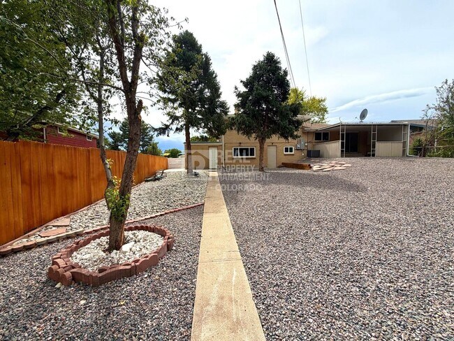 Building Photo - 511 E Panama Dr