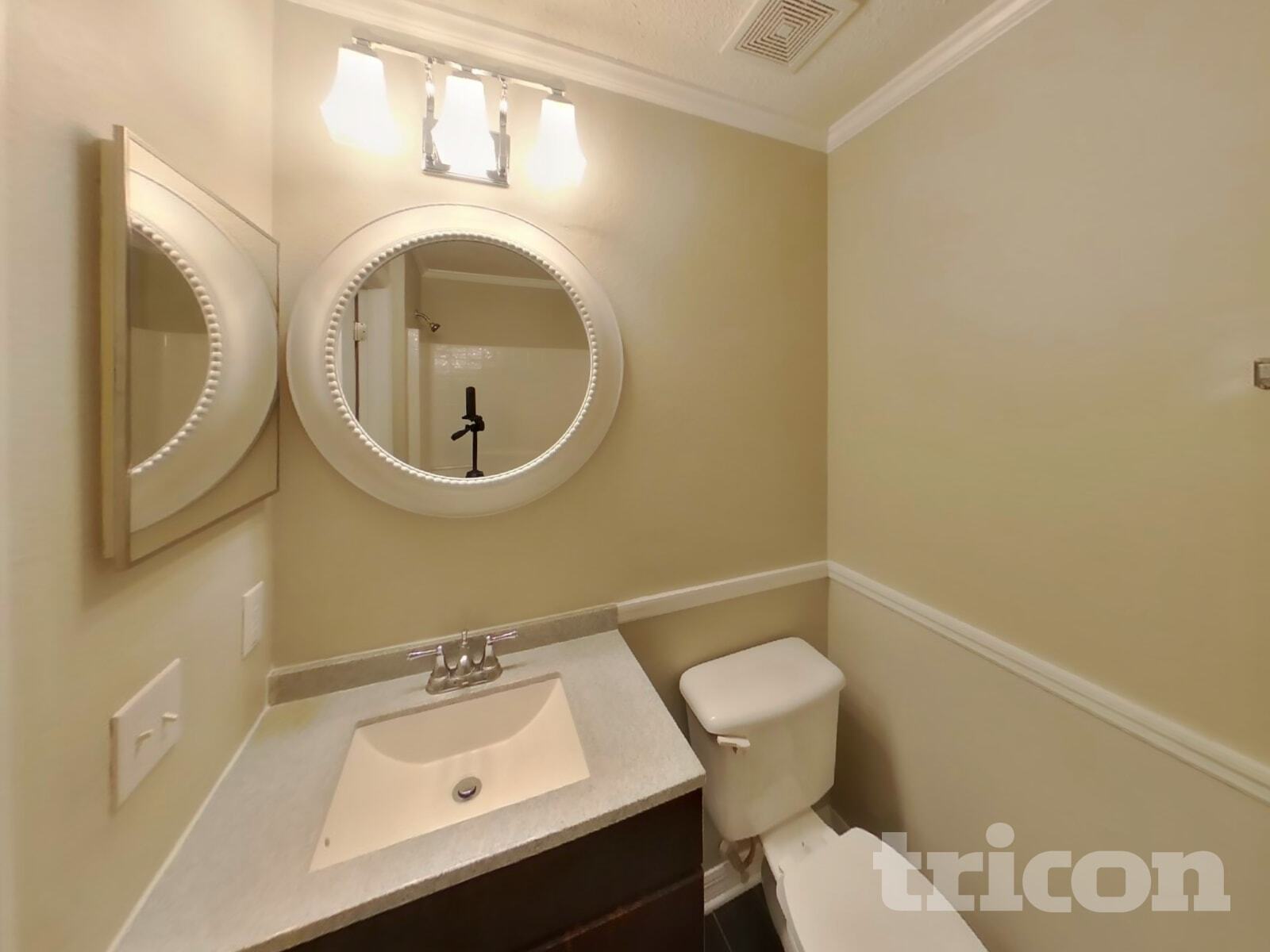 Building Photo - 5148 Jenson Ave