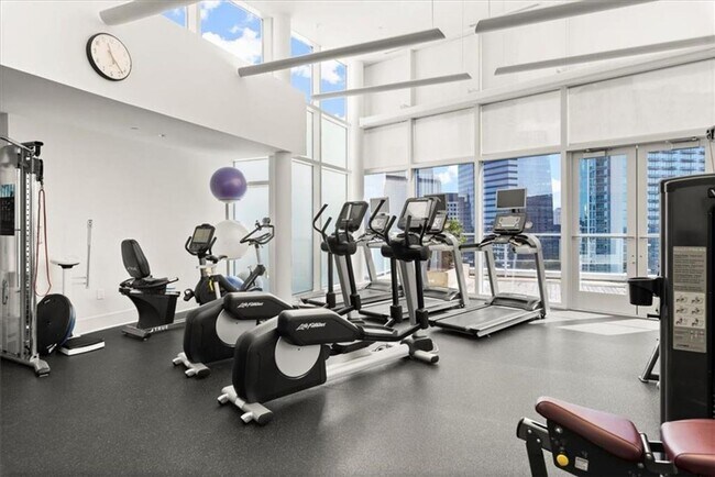 Building Photo - 10 Terminus Luxury 2 Bedroom Condo in Heart of Buckhead