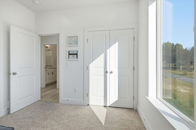 Building Photo - Single Family Rental in The Village at Fox Meadows | Mountain Views, Pool and Community Amenities
