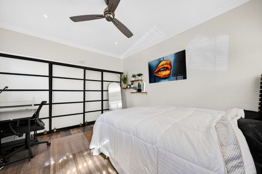 Building Photo - 5919 Lexington Ave