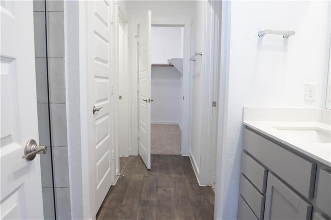 Building Photo - 3720 Niddry Dr