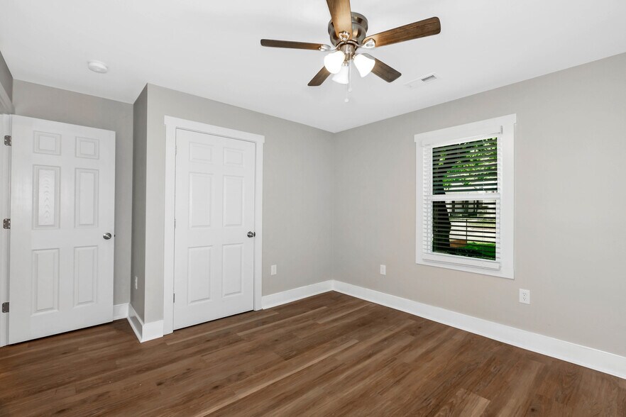 Building Photo - 1018 Fairway Dr NW