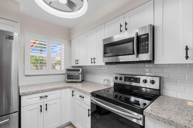 Building Photo - 3108 Fairway Dr N