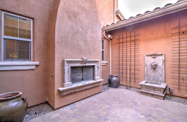 Building Photo - 9427 E Trailside View