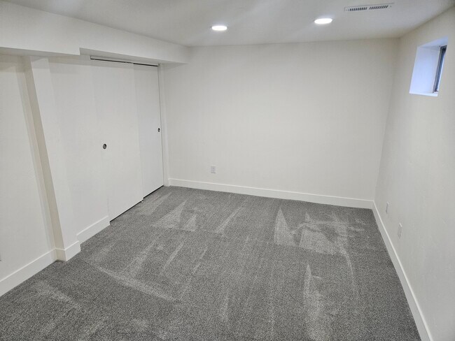 Building Photo - Roy Apartments