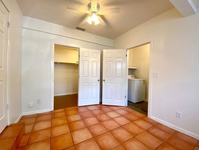 Building Photo - South Congress- 3/2 House- $3400