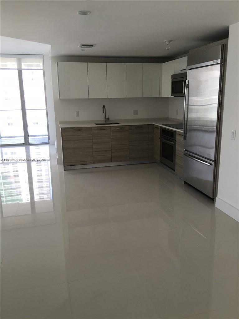 Building Photo - 1300 Brickell Bay Dr