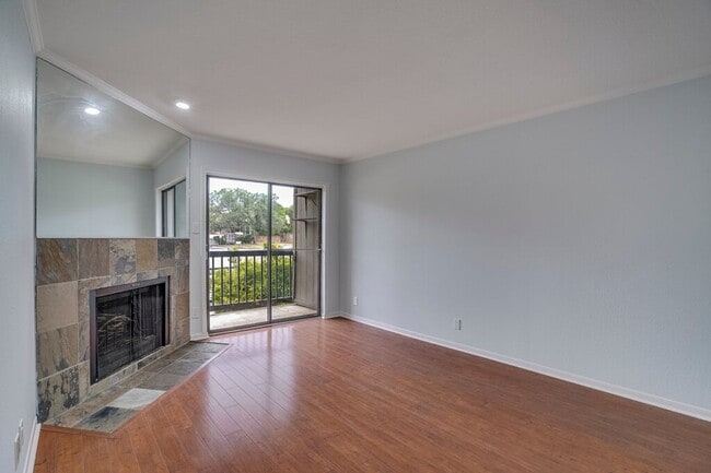 Building Photo - 8888 Tallwood Dr