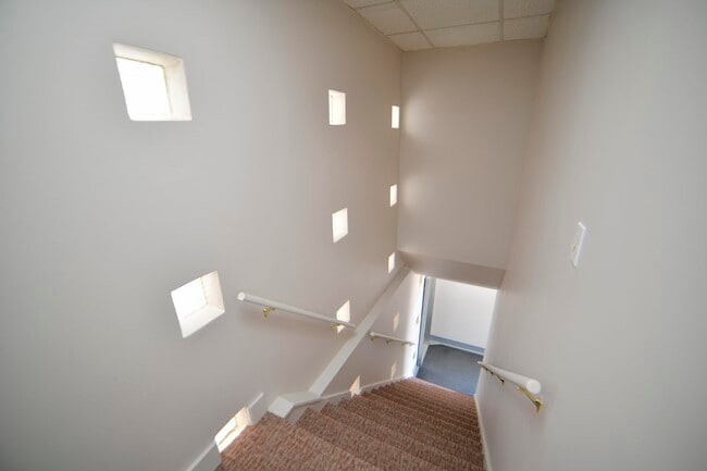 Building Photo - 1410 E Capitol Dr