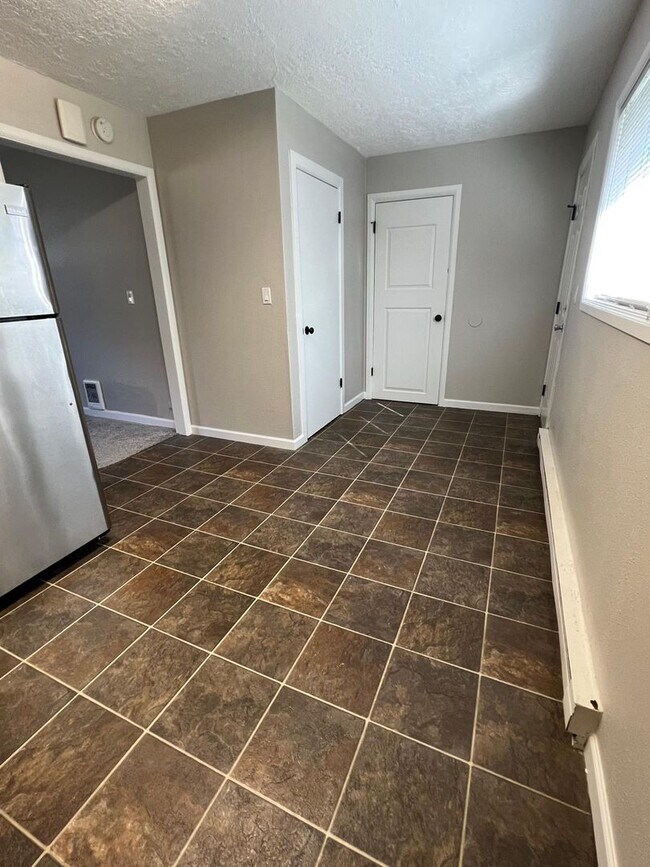 Building Photo - Charming Single-Level Living with Bonus Flex Space & Private Yard