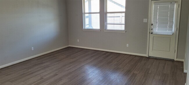Building Photo - 6042 Carpenters Cove Ln