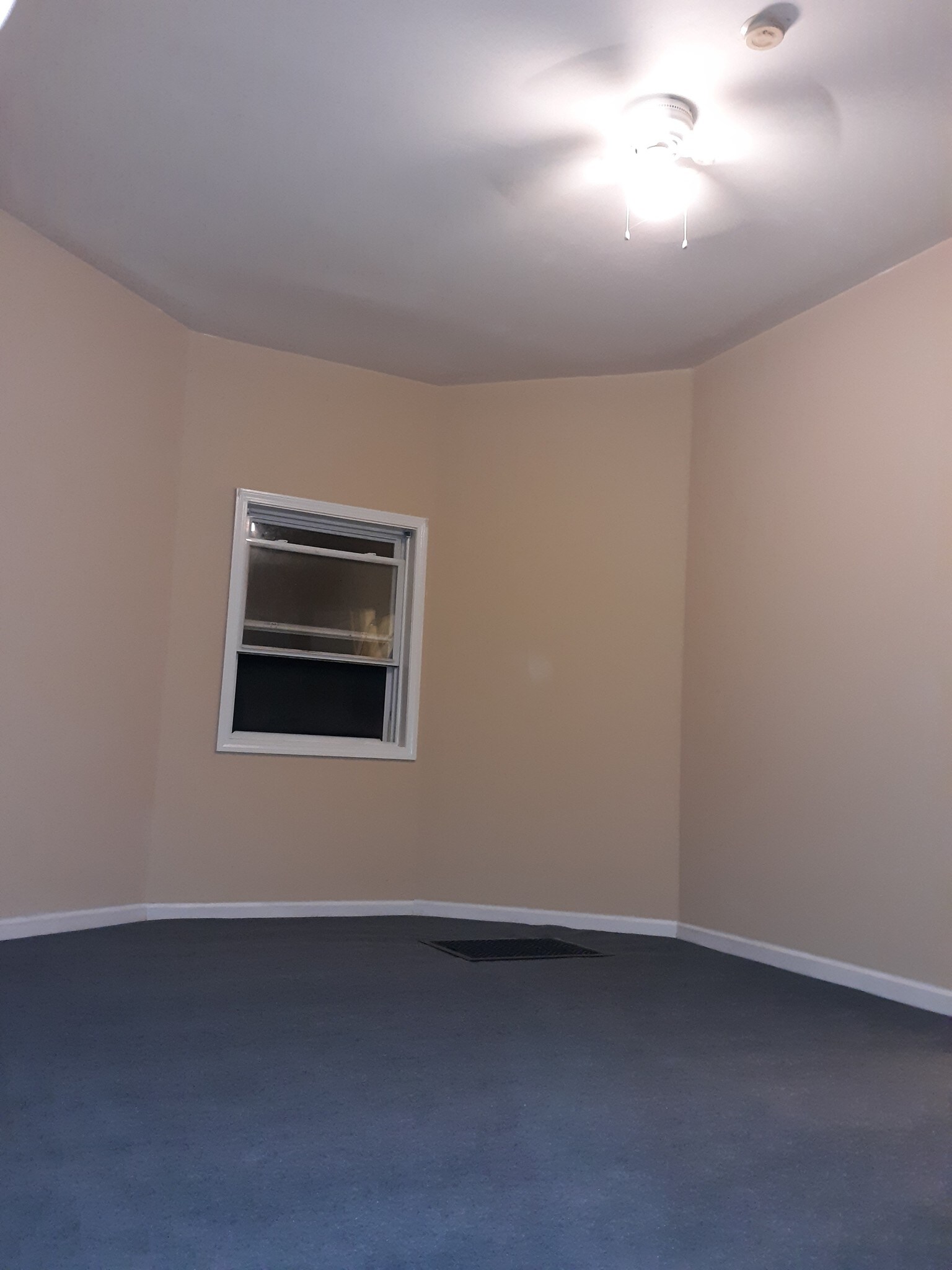 Building Photo - 4444 Main St