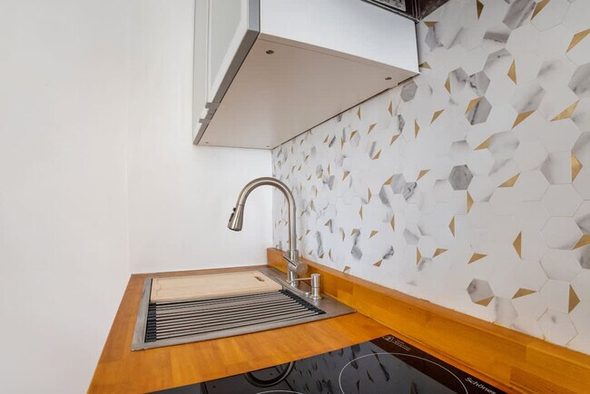 Building Photo - 39-39 55th St